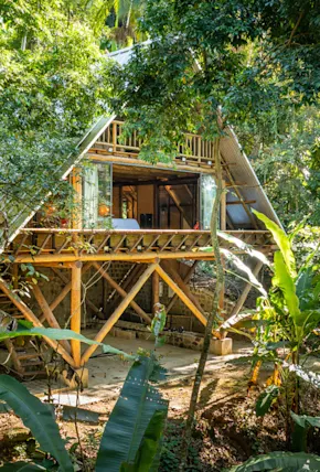 This Brazilian A-Frame Treehouse Casa Was Inspired by a Yoga Pose