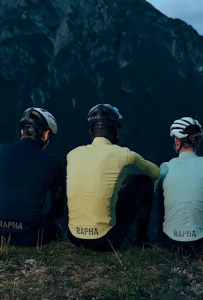 Rapha's Pro-Team Gore-Tex Cycling Jersey Is a Winter Riding Must Have