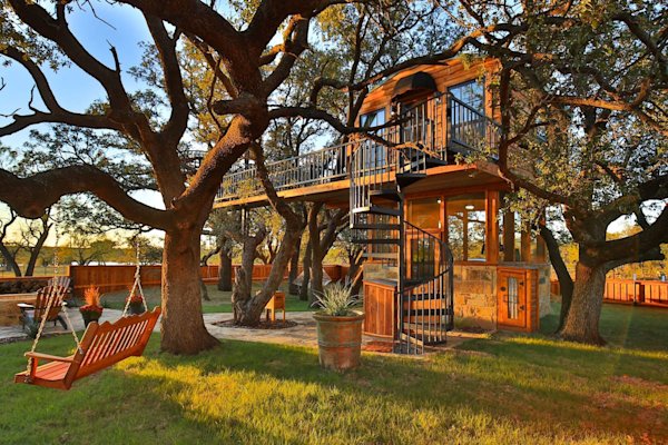 Top-Treehouses-Ryders-Treehouse-Exterior