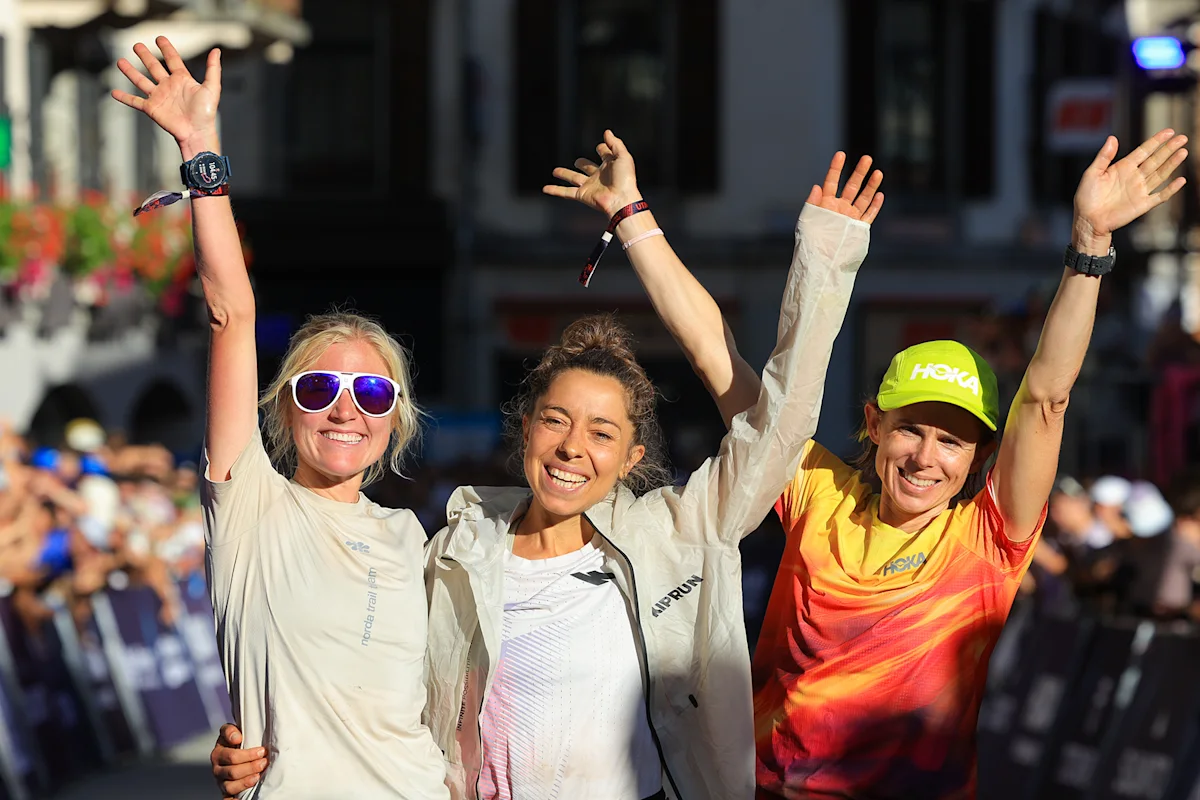 utmb-2026-women-top-three-group-shot