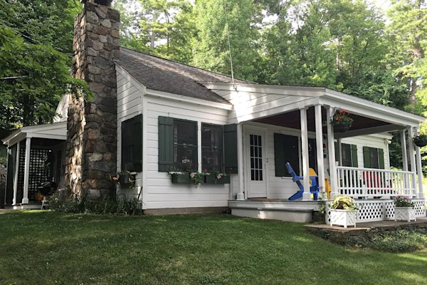 lake-george-cabins-north-lakefront-cabin