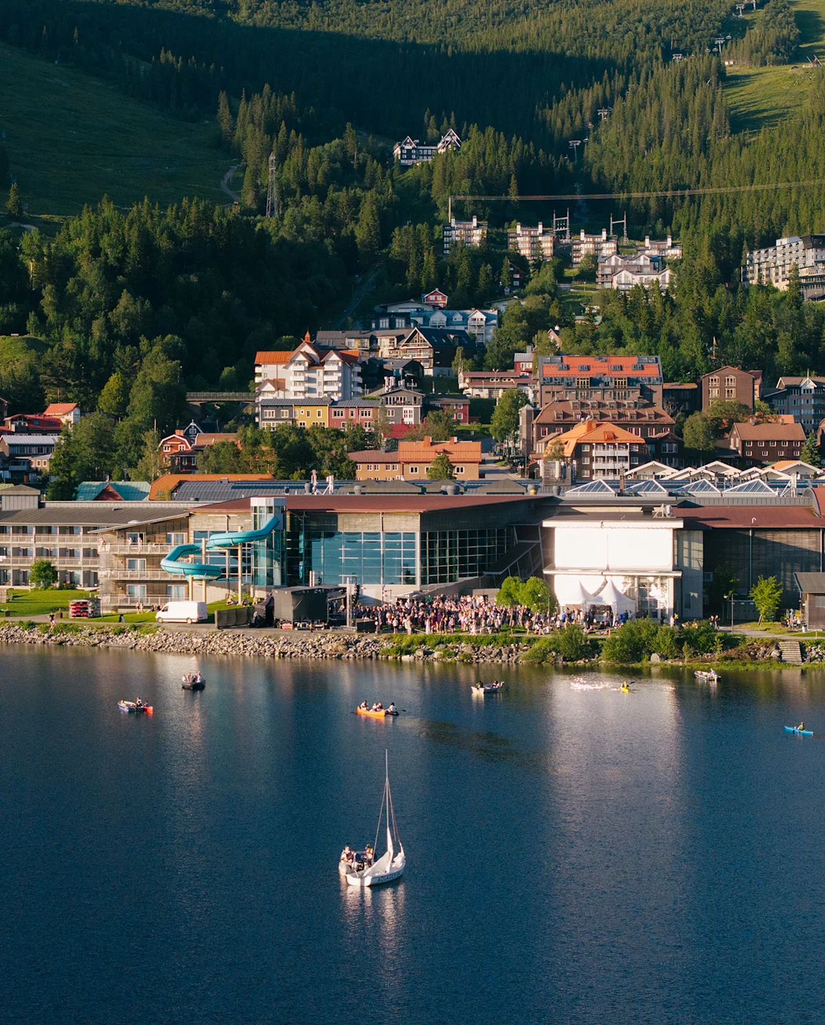 emrik-jansson-are-tourism-lakefront-boat-vert