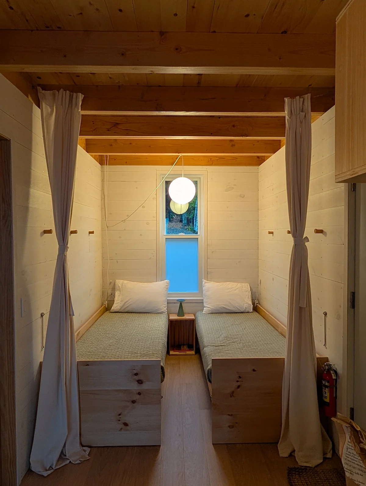 lantern-camp-hotel-review-maine-bedroom