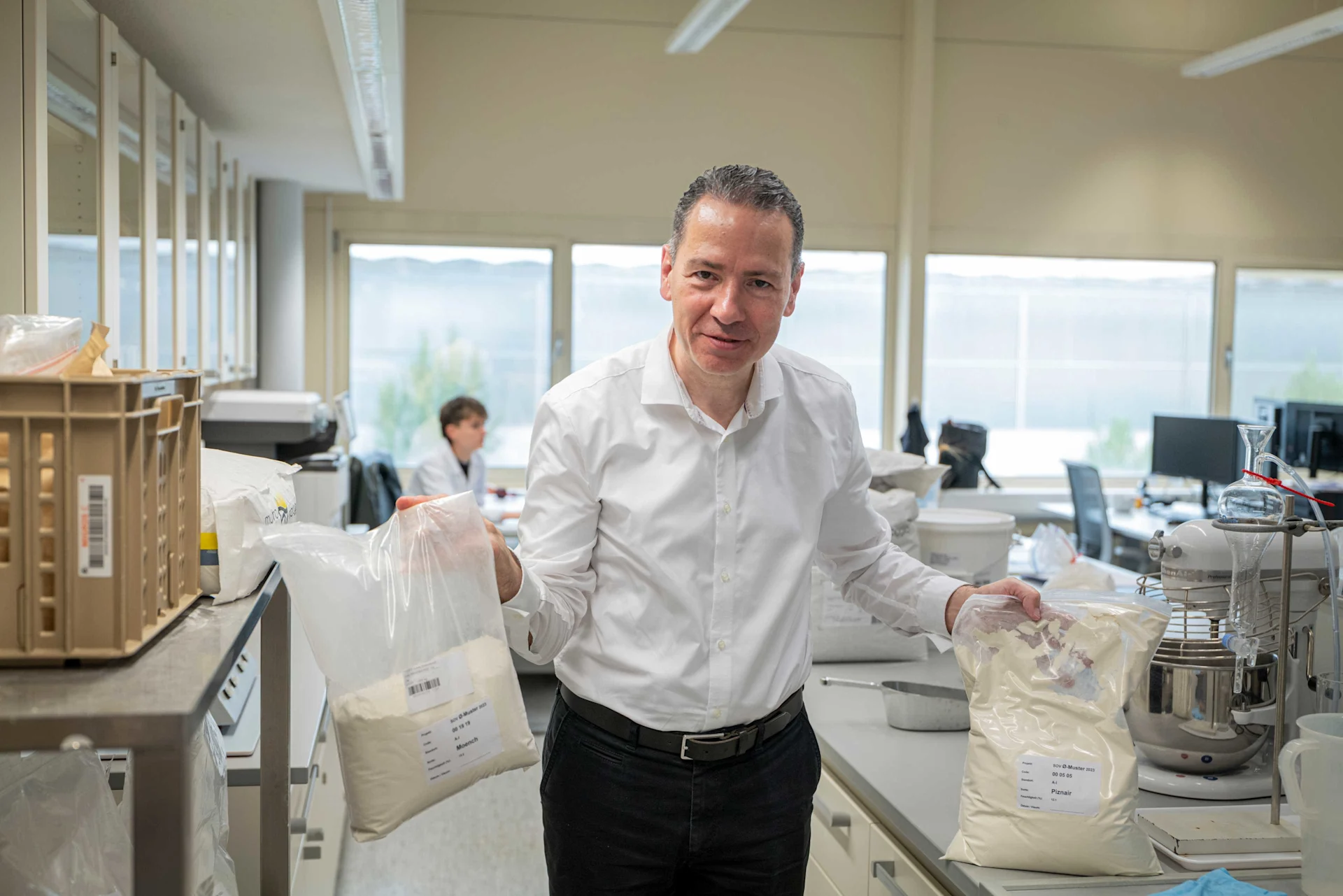 La Migros studia la farina del futuro Responsabile del laboratorio Christian Städeli