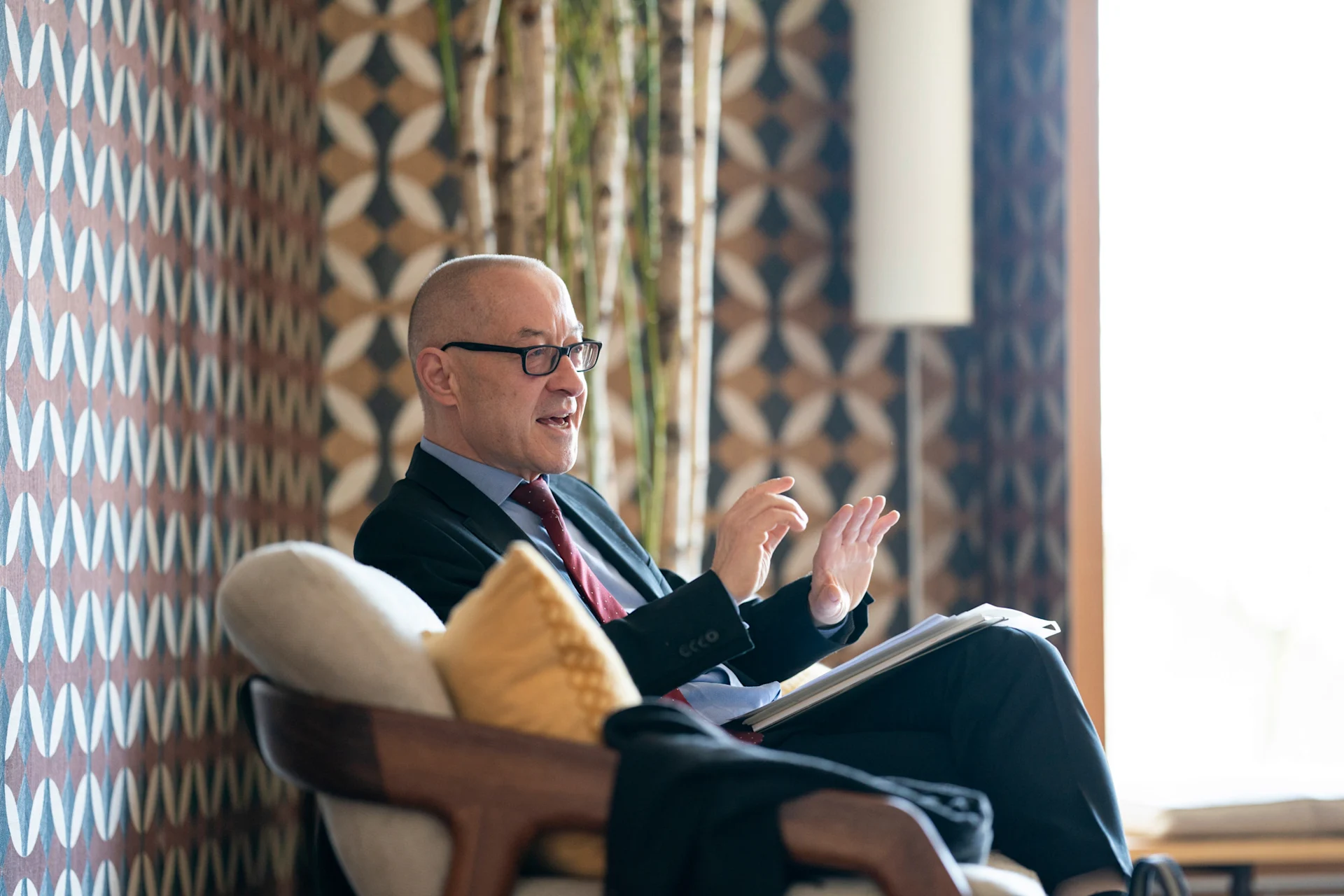 «We hope the result will be unequivocal» David Bosshart in the GDI library in Rüschlikon.