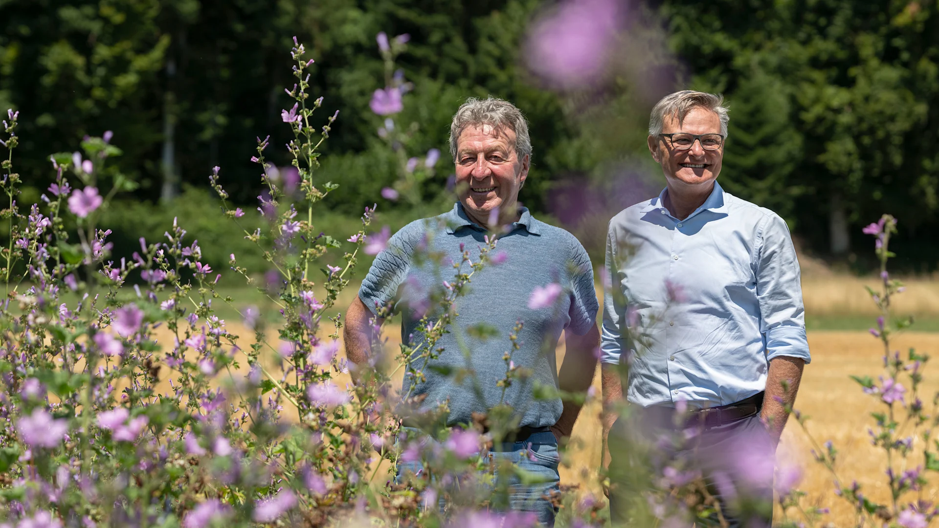 Incontro ai vertici, ma in fattoria Il capo della Migros Mario Irminger e il presidente di IP-SUISSE Andreas Stalder nella sua azienda agricola