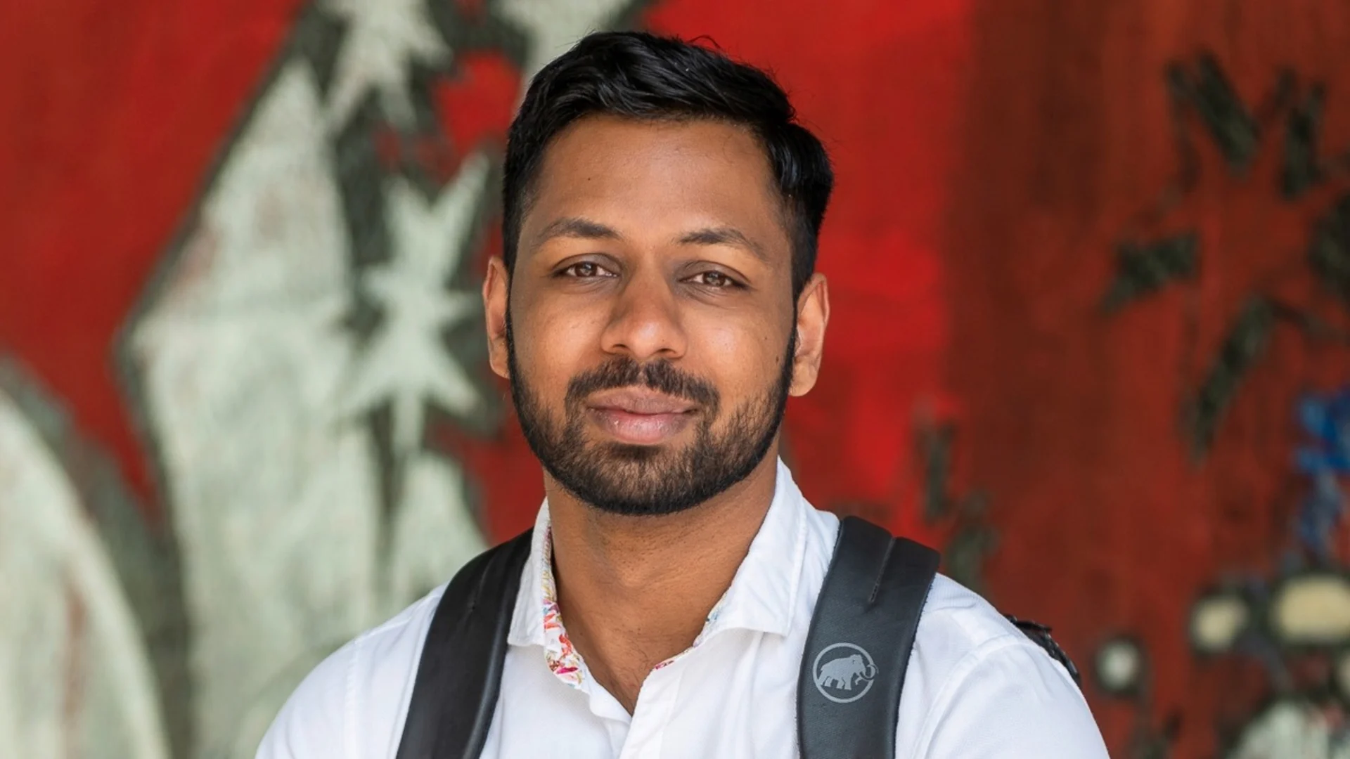 How Nithujan went from being a business economist to an IT specialist Portrait of Nithujan Prathapan