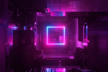 科技室里满是紫色和蓝色的霓虹灯