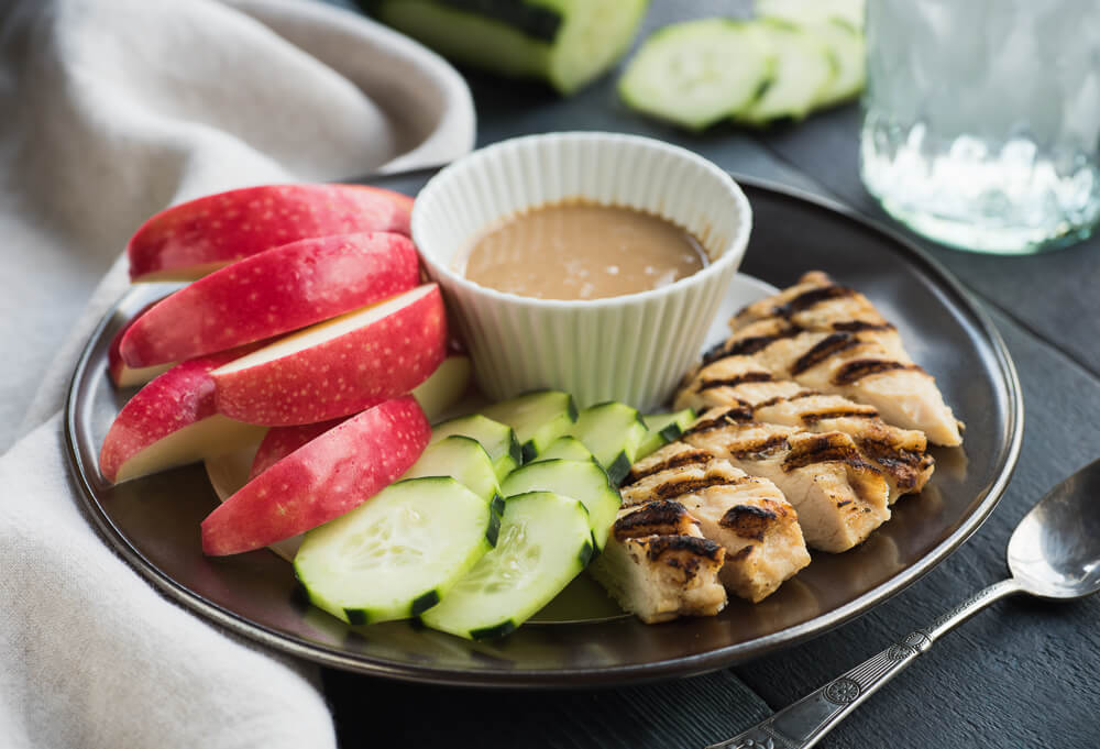 Bento-with-Apple-Chicken-Cucumber-and-Tahini (1)