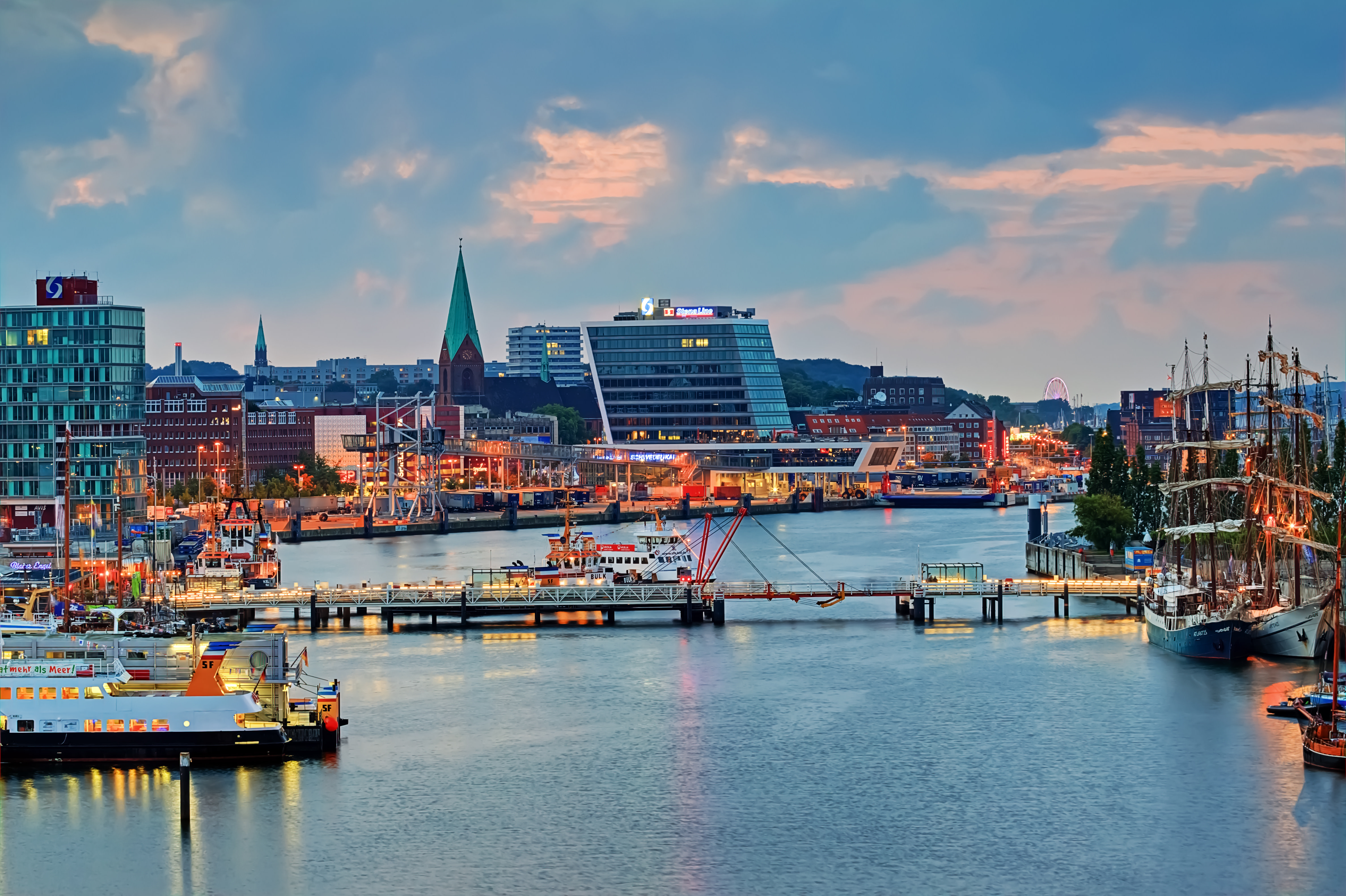 Ansicht der Stadt Kiel mit Blick vom Hafen 