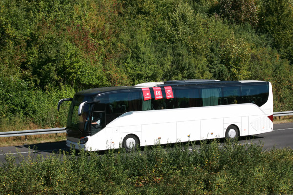 Weisser Bus