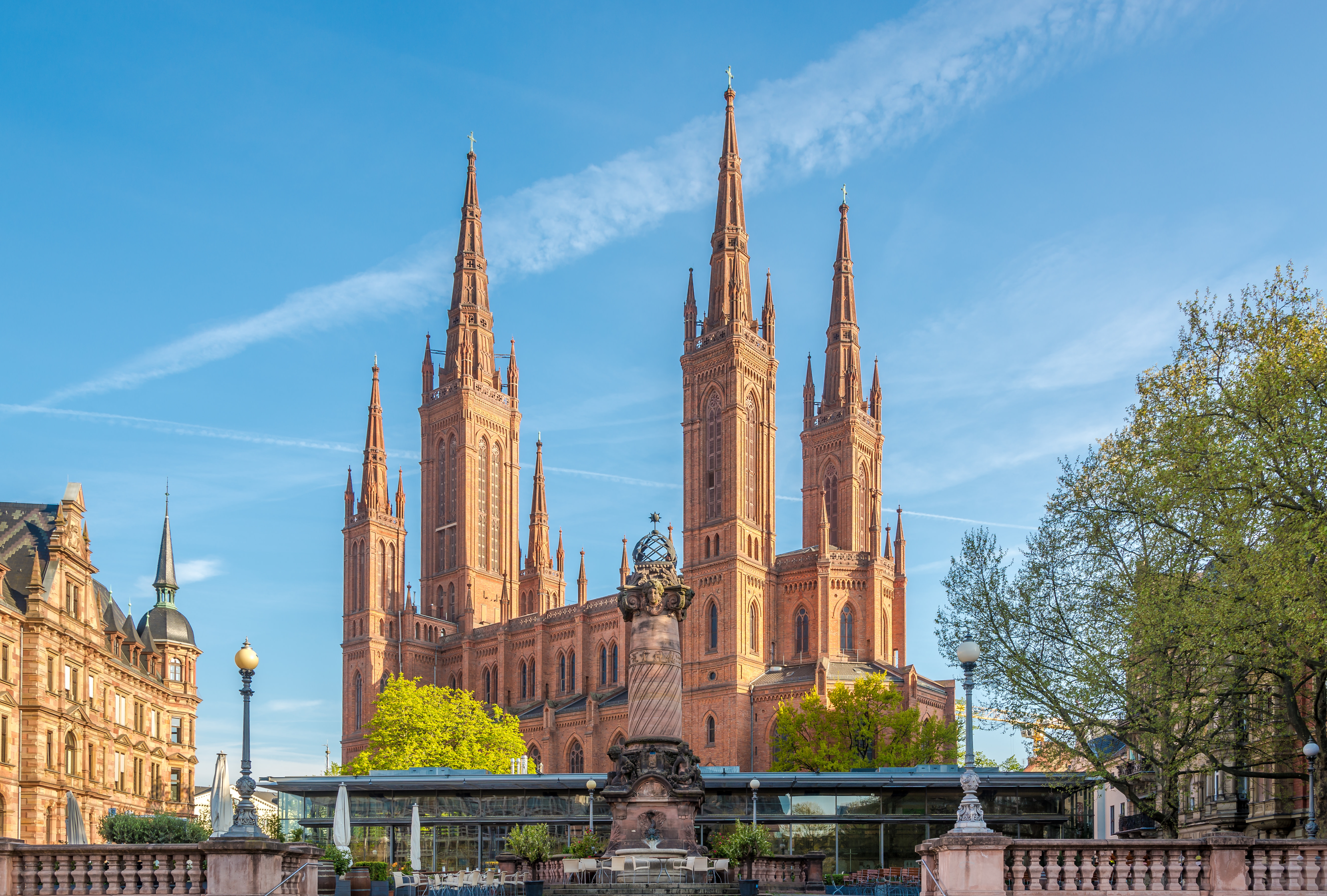 Ansicht der Stadt Wiesbaden mit der Sehenswürdigkeit Wiesbadener Dom