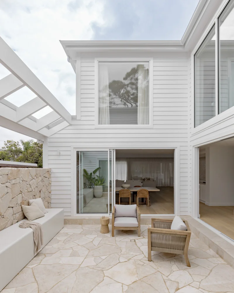 linea-weatherboard-exterior-moderncoastal-newport-katelawrence-jameshardie-1-JH Image Gallery Vertical
