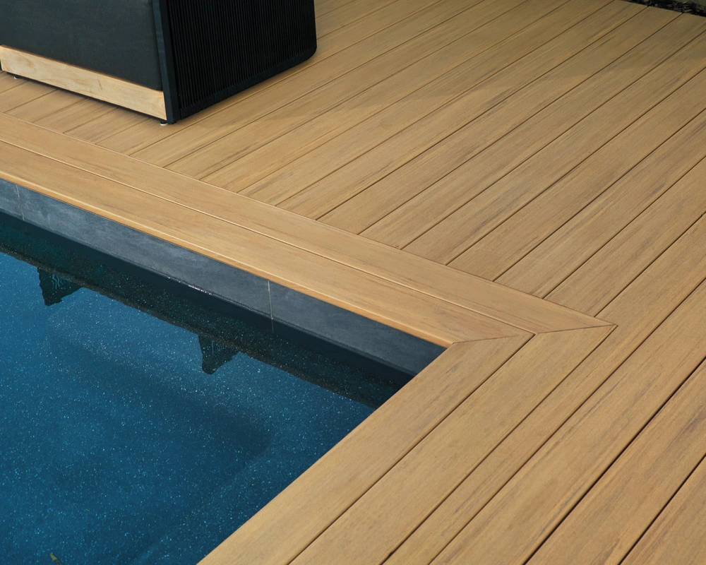 weathered-teak-vintagecollection-northamericacasestudy-timbertech-jameshardie-3-Image Gallery JH Website
