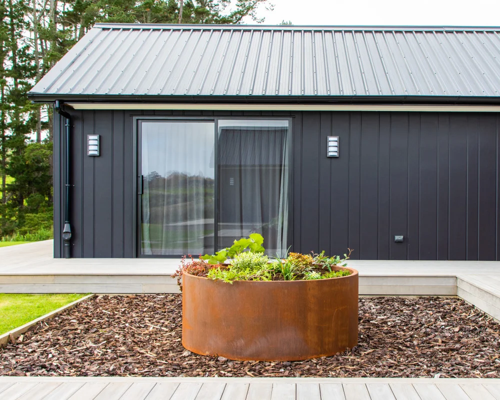 oblique-exteriors-modernfarmhouse-whitford-newzealand-jameshardie-10-Image Gallery JH Website