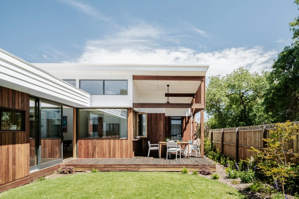 axon-cladding-linea-weatherboard-hardie-flex-axent-trim-exterior-bravohouse-fairfield-hazelwoodhomes-alterecodesign-marniehawson