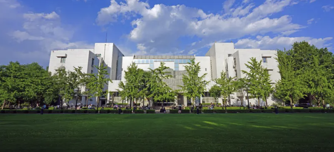 l'Université Tsinghua à Pékin.