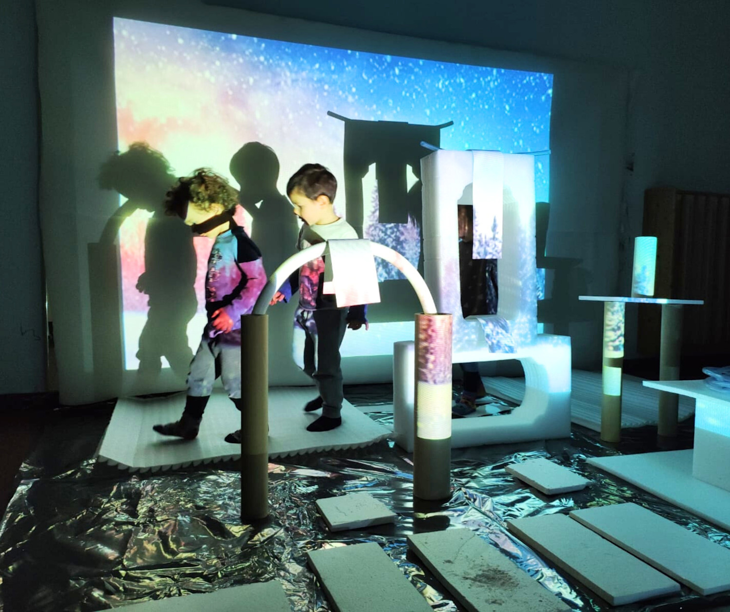 Luce come linguaggio: Esperienze luminose tra naturale, artificiale e digitale