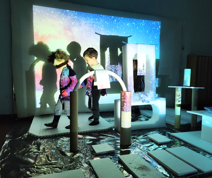 Luce come linguaggio: Esperienze luminose tra naturale, artificiale e digitale