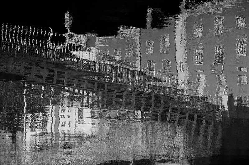 A212 - River Liffey Reflections, the Ha'Penny Bridge, Dublin.