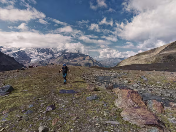 Da qui si piega a sinistra verso la cresta