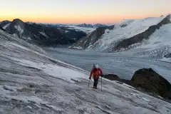 Sul ghiacciaio del Finsteraarhorn all'alba