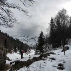 Sbucando dal sentiero panoramico