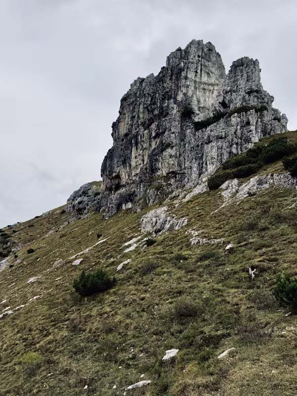 Si passa sotto splendide pareti