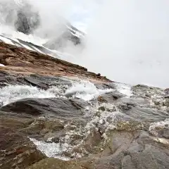 Una cascatella sulla via di salita