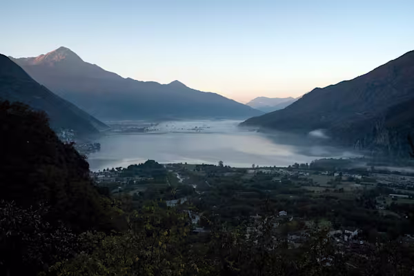 Alba sul Legnone