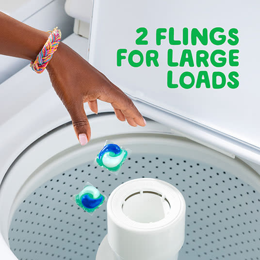 2 flings of Gain Ultra Oxi Waterfall Delight Flings Laundry Detergent
