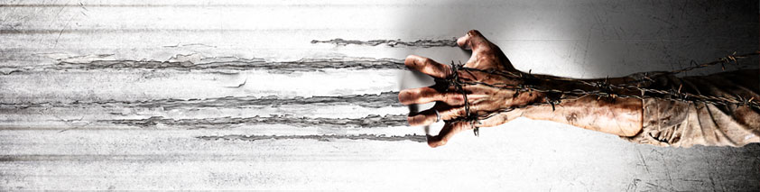 The Evil Within artwork. A hand wrapped in barbed wire and fingers scratching on the floor.