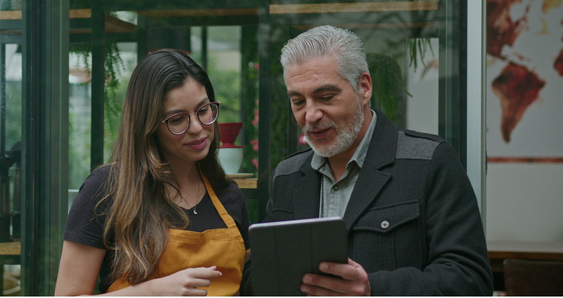 How to Manage Restaurant Staffing During the Holidays Hero Image