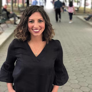 Taylorkelly_headshot-227123-edited