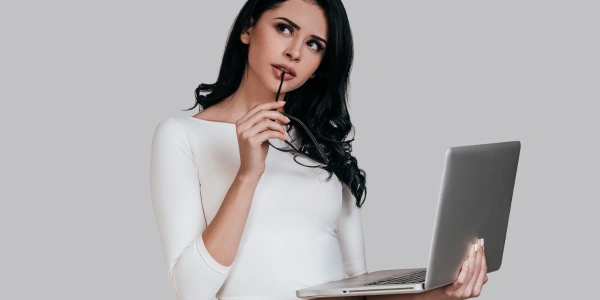 What happens if you don't submit a notification of overseas emigration? What are the benefits of not submitting it and what should you be careful of?