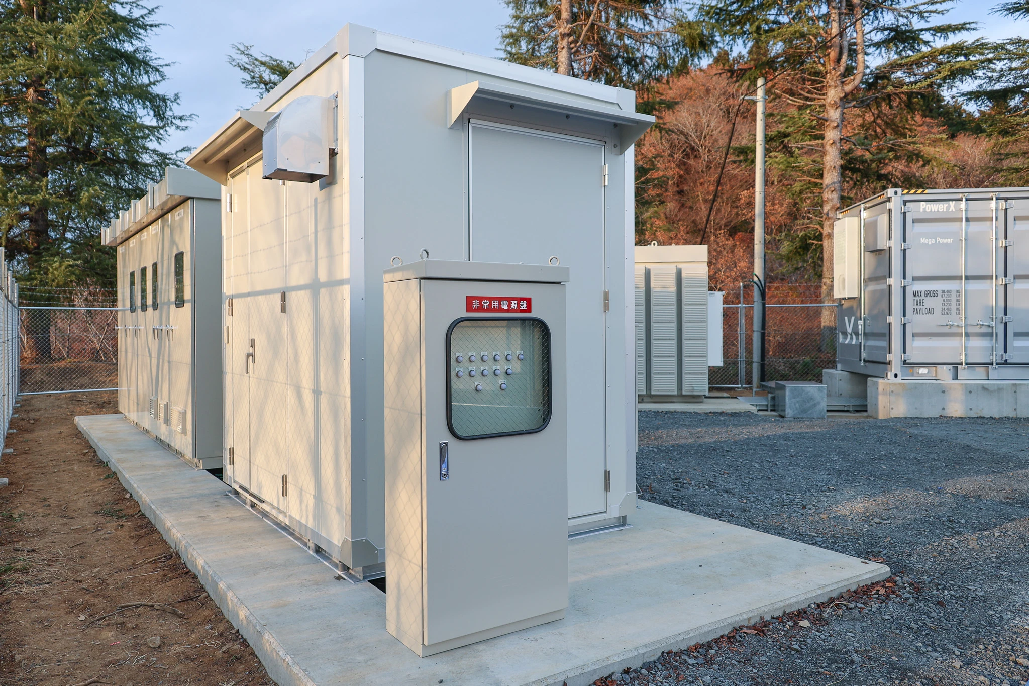 【画像】災害時に活用できる100V・200V対応の非常用電源盤