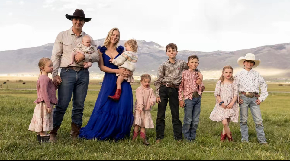 tradwife fashion trend