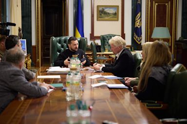 Richard Branson and the President of Ukraine Volodymyr Zelenskyy