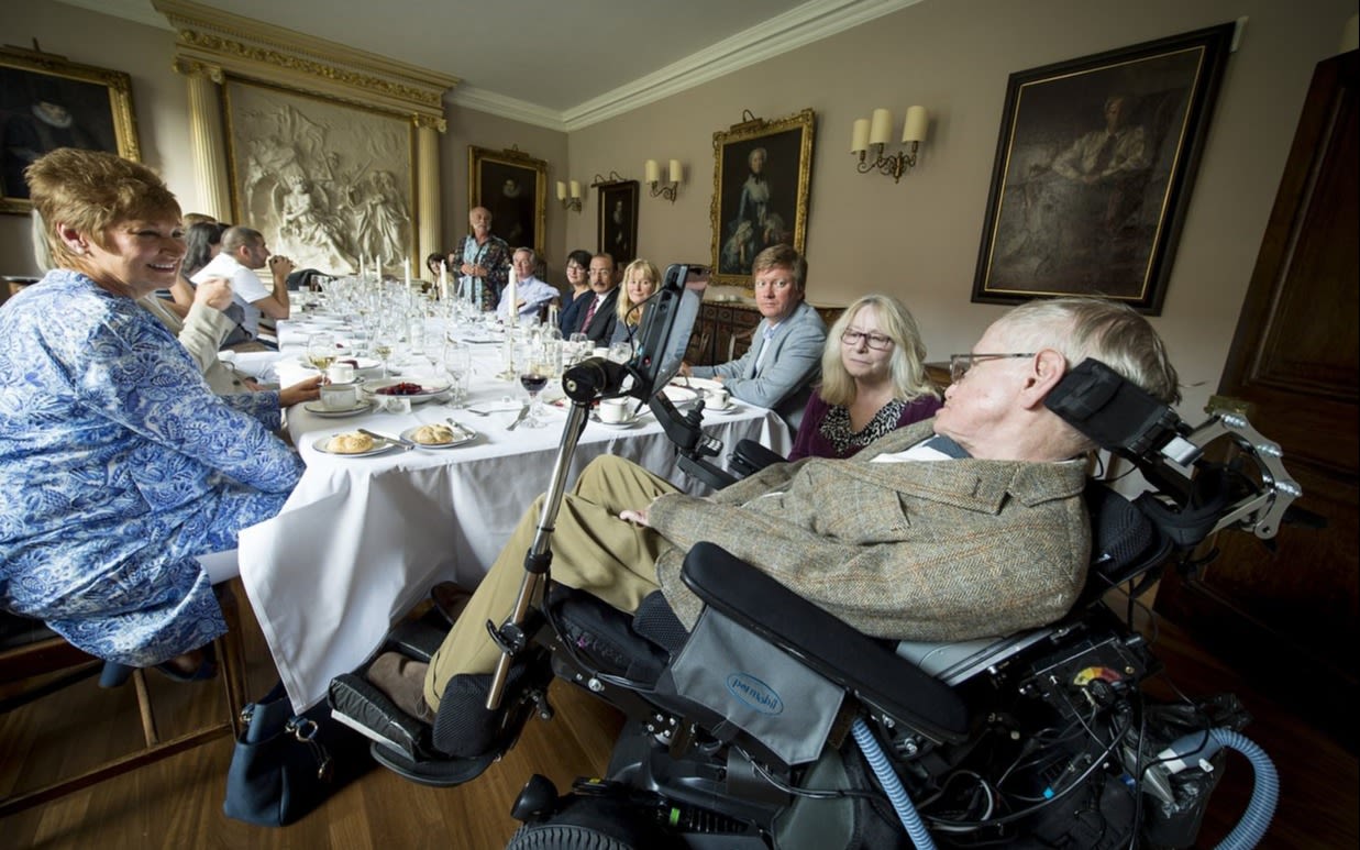 Stephen Hawking speaks to Virgin Galactic team members and future astronauts at Cambridge University