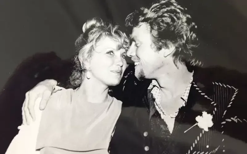 Black and white image of Richard and Joan Branson hugging