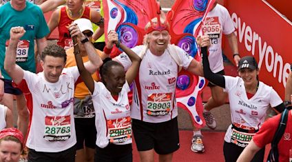 Virgin-London-Marathon_gallery-timeline-2010-Richard-Branson-finish-line