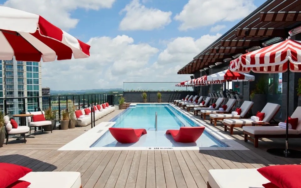 An image of the rooftop pool in Virgin Hotels Nashville 