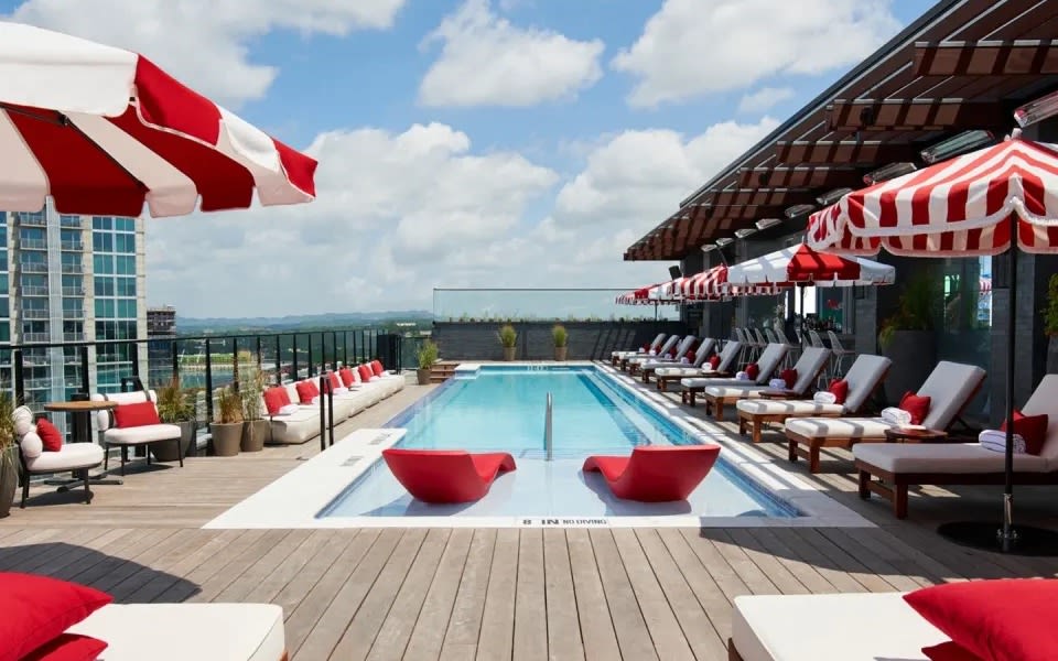An image of the rooftop pool in Virgin Hotels Nashville 