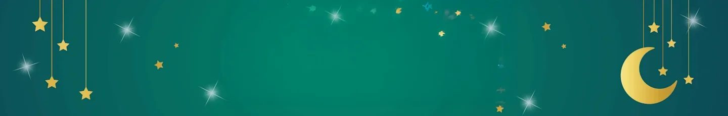 Groene achtergrond met hangende gouden sterren en een halve maan, omringd door lichtjes, passend bij de sfeer van Ramadan.
