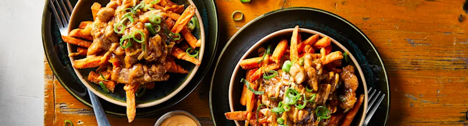 Malse kippendijen met gember ui en zoete aardappelfriet