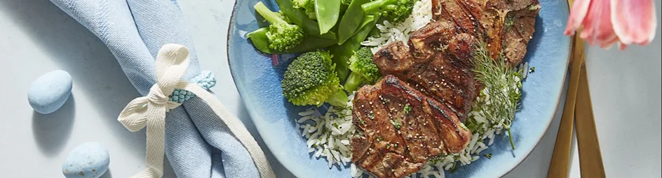 Gemarineerde lamskoteletjes met kruidenrijst en groene groenten