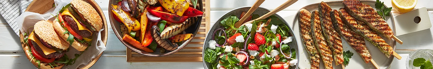 BBQ recepten van PLUS, zoals hamburgers en salades.