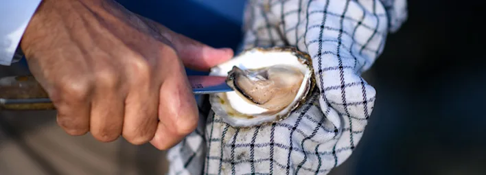 Oesters openmaken.