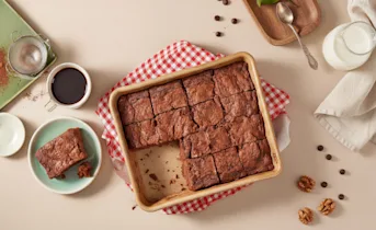 Pittige gemberbrownies met stukjes pure chocolade