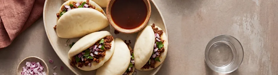 Gehakt bao buns met tomatensoep